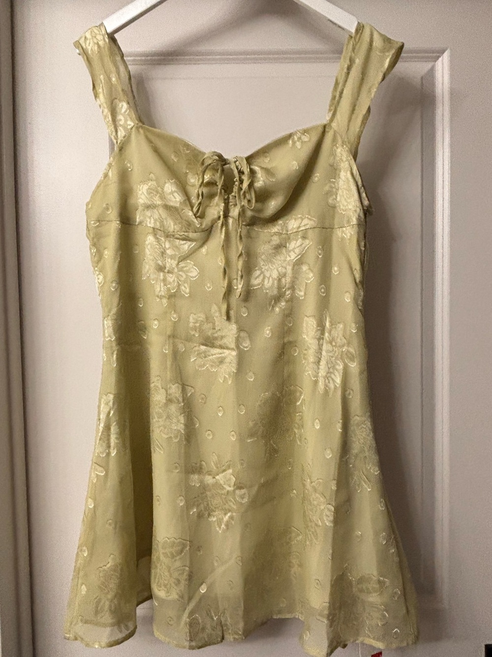 Unworn Women’s Light Green Satin Floral Dress
